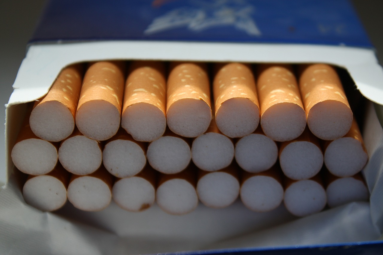 „Kredki, fajki sprzedam” – czyli ile można wwieźć papierosów do Norwegii?